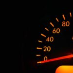 Kilometresi düşürülmüş aracın tespit edilmesi için araç kilometre göstergesi ve ekspertiz kontrolü